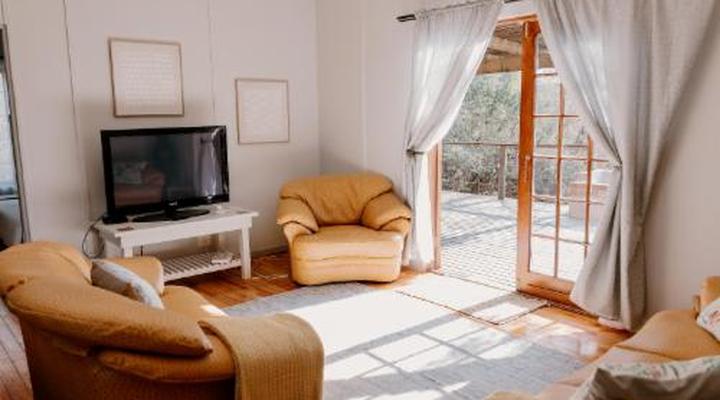 Chandelier Game Lodge & Ostrich Show Farm