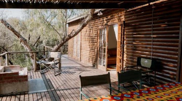 Chandelier Game Lodge & Ostrich Show Farm