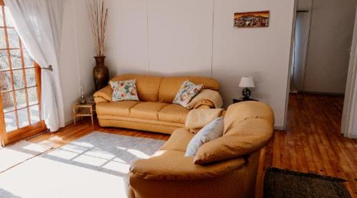 Chandelier Game Lodge & Ostrich Show Farm