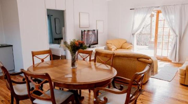 Chandelier Game Lodge & Ostrich Show Farm