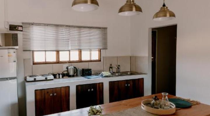 Chandelier Game Lodge & Ostrich Show Farm