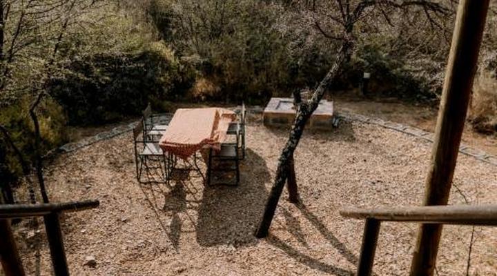 Chandelier Game Lodge & Ostrich Show Farm