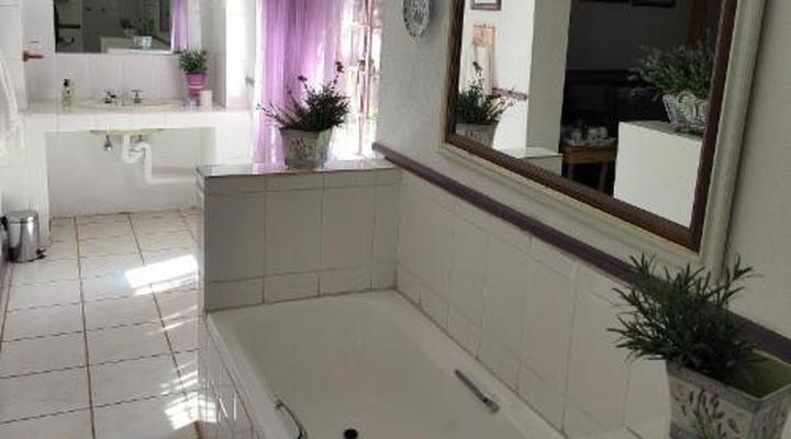 Garden of Eden Cottages & Guest House