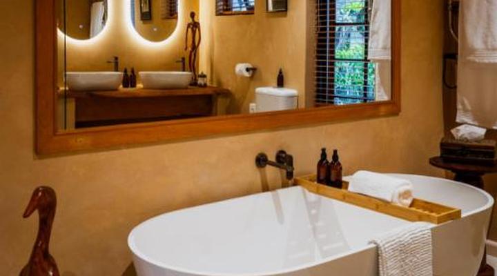 Moontide Guest Lodge