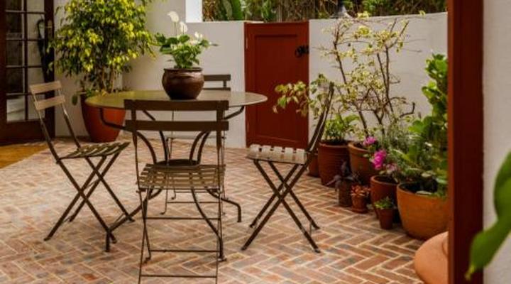 Moontide Guest Lodge