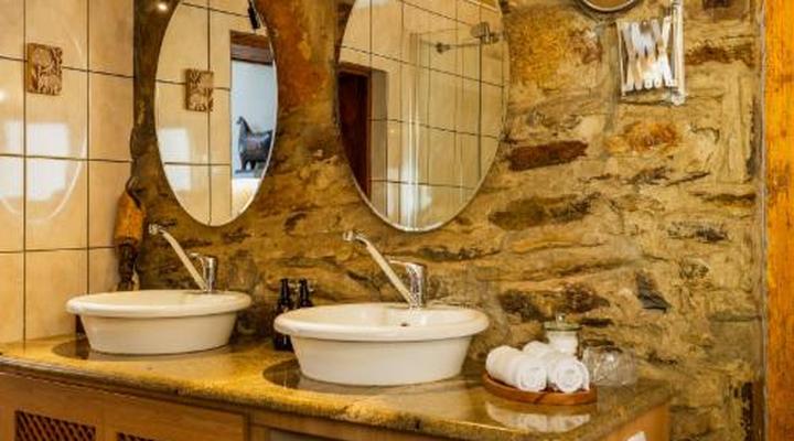 Moontide Guest Lodge