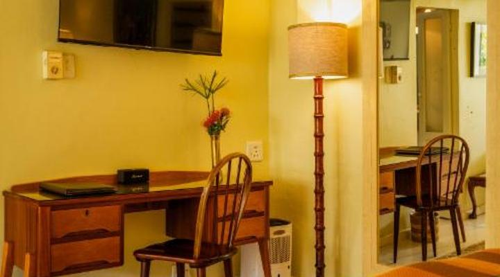 Moontide Guest Lodge