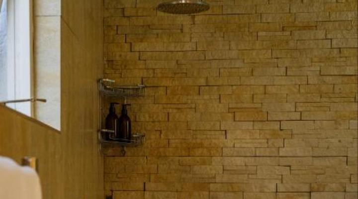 Moontide Guest Lodge