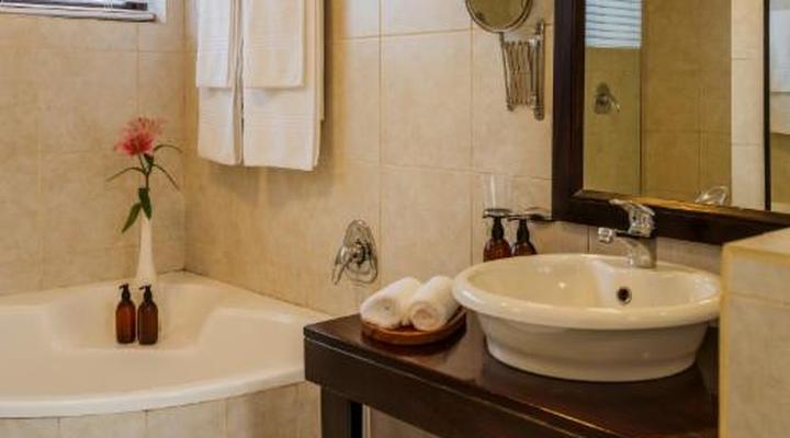 Moontide Guest Lodge