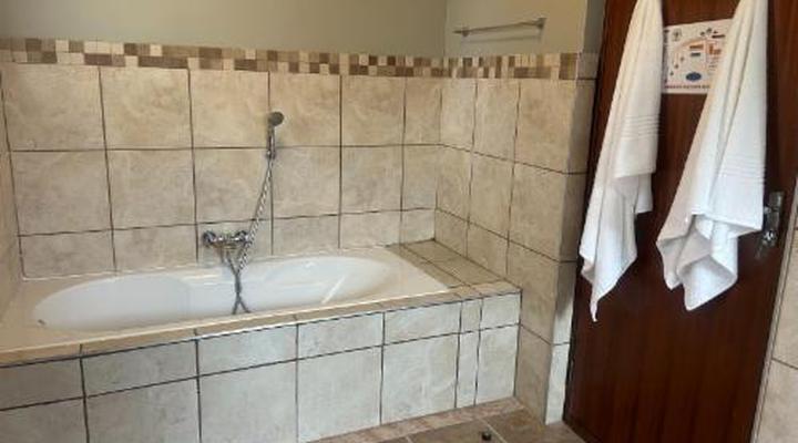 Cheetah Paw Safari Lodge