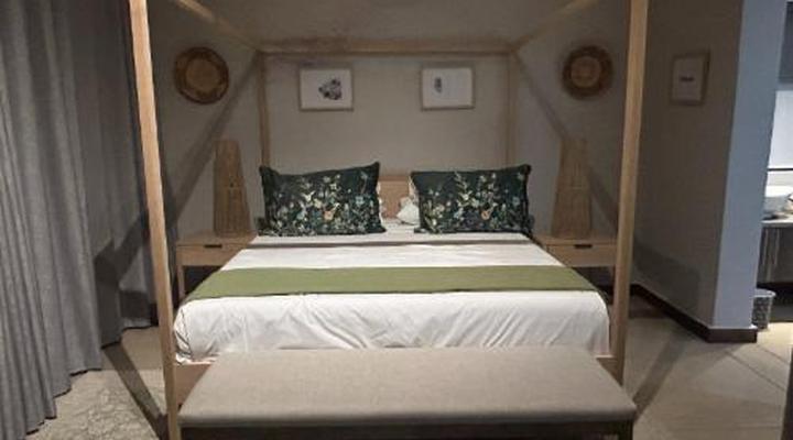 Cheetah Paw Safari Lodge