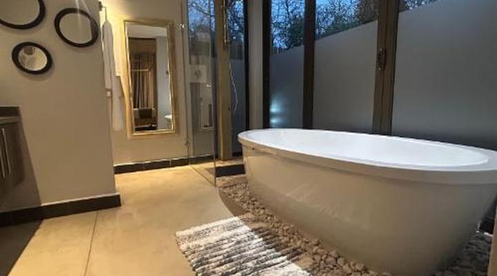 Cheetah Paw Safari Lodge