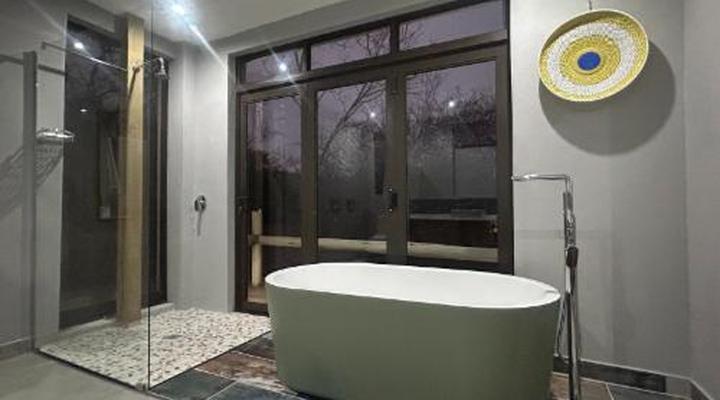 Cheetah Paw Safari Lodge