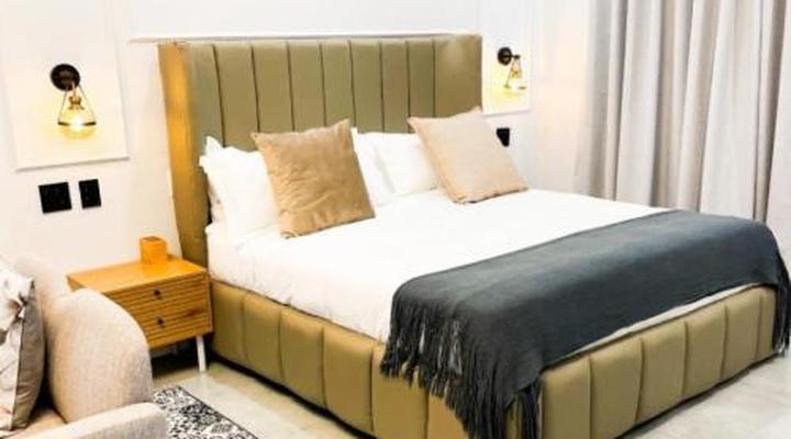 White House River Manor