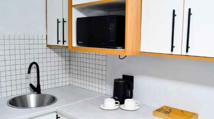 White House River Manor