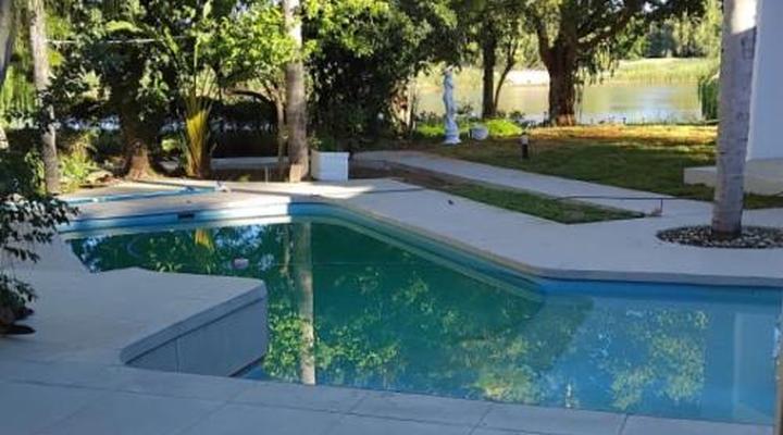 White House River Manor