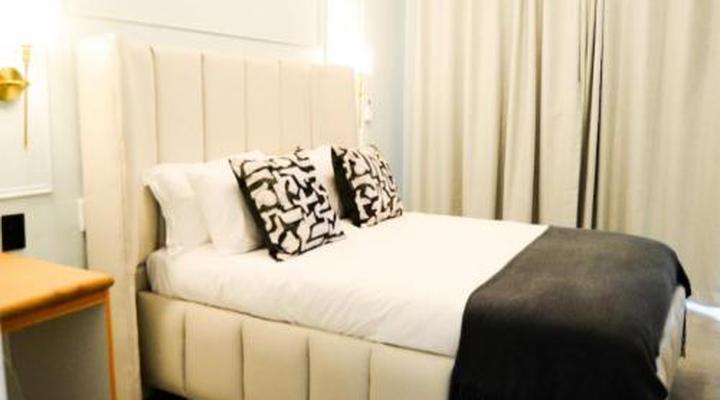 White House River Manor