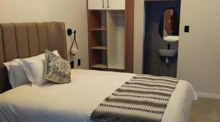 White House River Manor