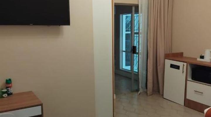 White House River Manor