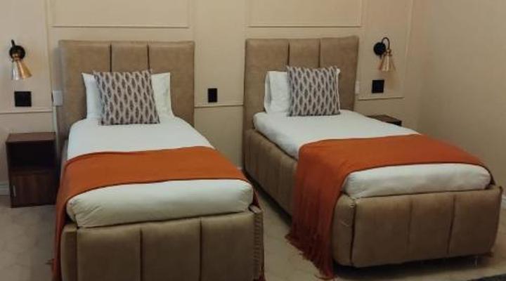 White House River Manor