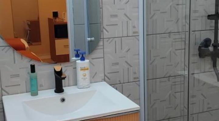 White House River Manor