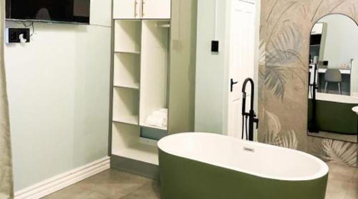 White House River Manor