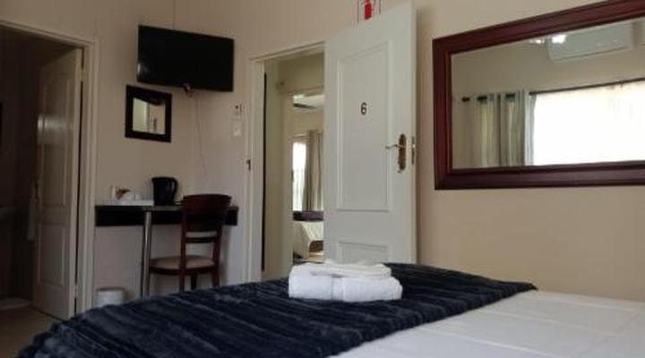 Thatchville Guesthouse