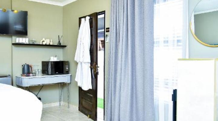 C'est La Vie Guest House