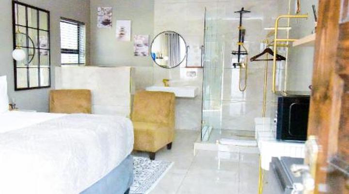 C'est La Vie Guest House