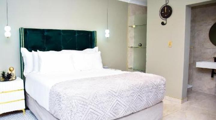 C'est La Vie Guest House