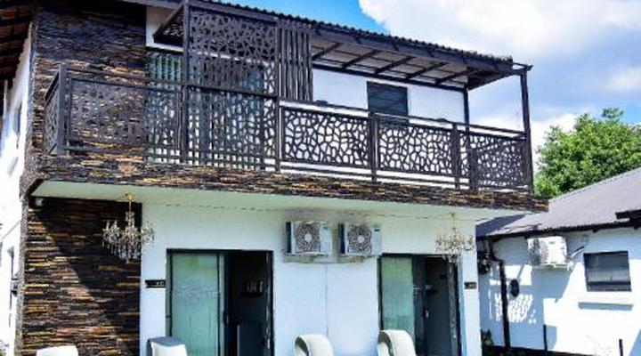 C'est La Vie Guest House