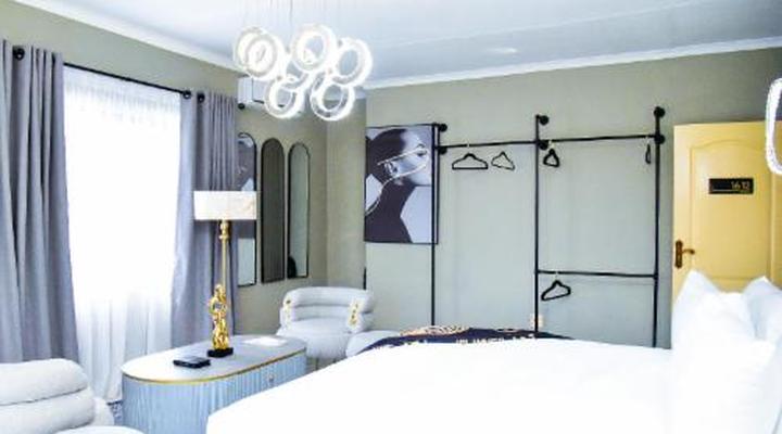 C'est La Vie Guest House