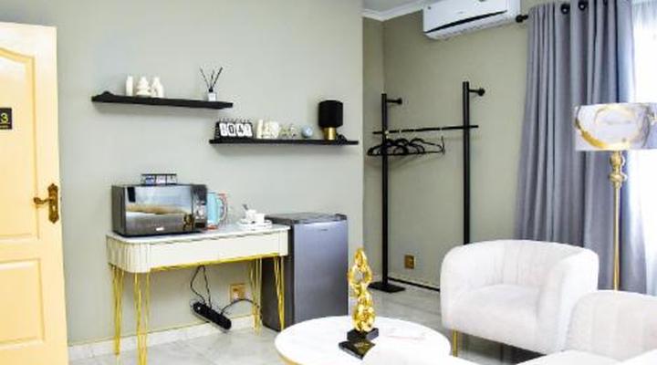 C'est La Vie Guest House