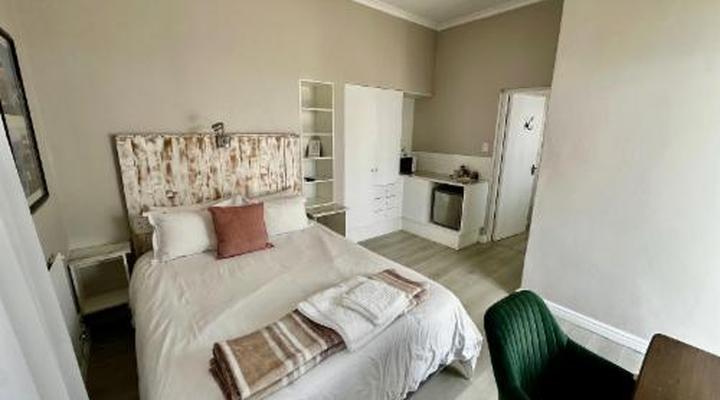 Retreat on Main Bed and Breakfast