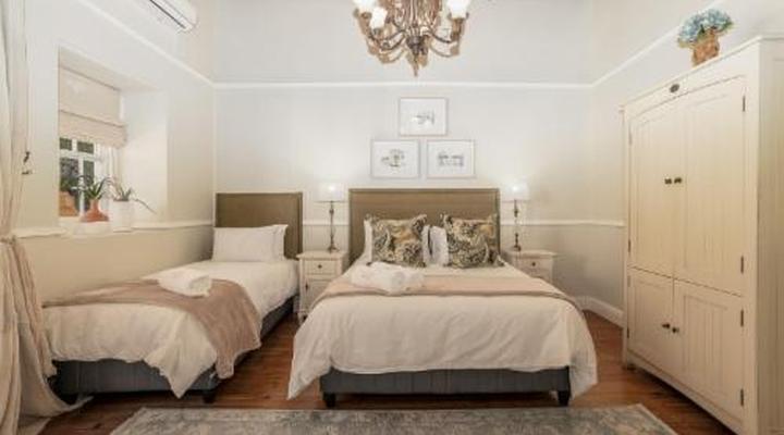 Nantes-Vue Guest House