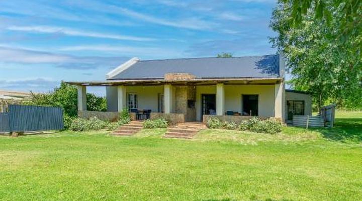 Oewerzicht Tented River Lodge & Farm Cottages