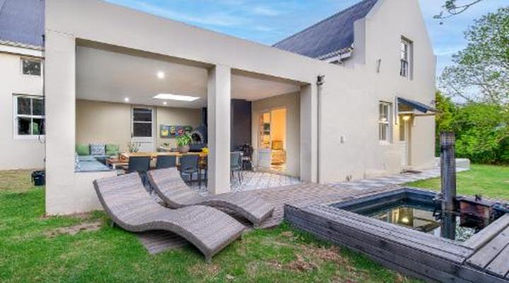 Oewerzicht Tented River Lodge & Farm Cottages