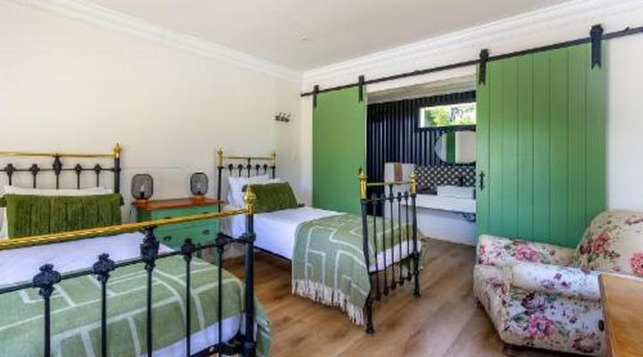 Oewerzicht Tented River Lodge & Farm Cottages