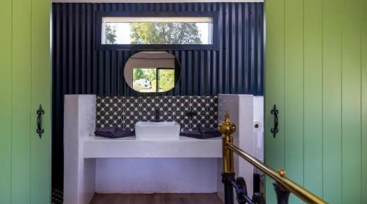 Oewerzicht Tented River Lodge & Farm Cottages