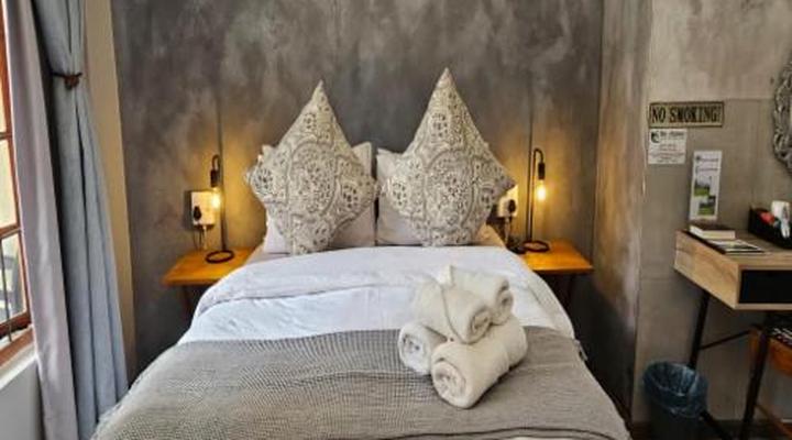 Bo Kamer Guesthouse / Livingwaters Self Catering