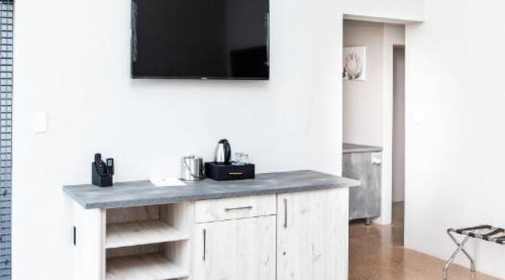 Elements Sunrise Bush Lodge