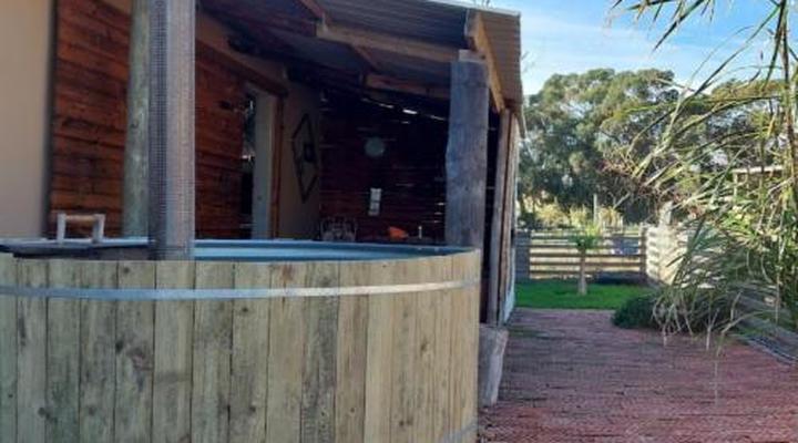 11 Mountain Stream Hot Tub Accommodation