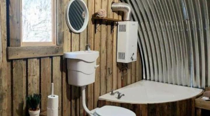 11 Mountain Stream Hot Tub Accommodation