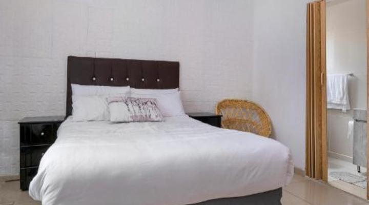 25 Jacaranda Lodge & Backpackers