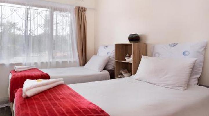 25 Jacaranda Lodge & Backpackers