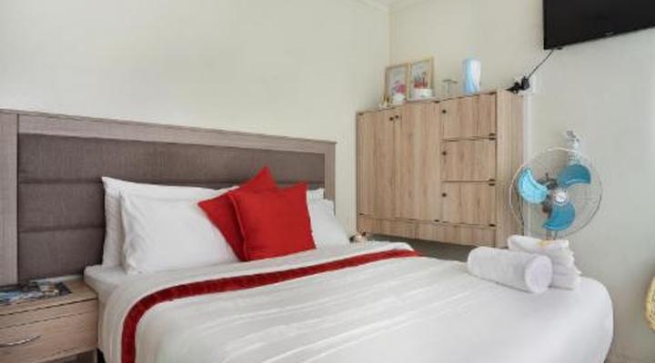 25 Jacaranda Lodge & Backpackers