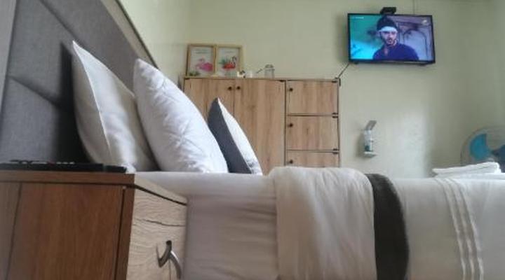 25 Jacaranda Lodge & Backpackers