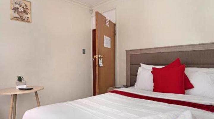 25 Jacaranda Lodge & Backpackers