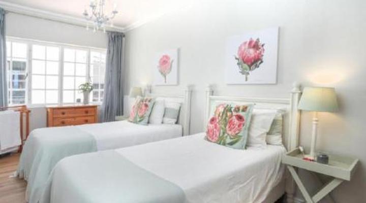 Shores Edge Cottage and Seapearl Ocean Front Villa