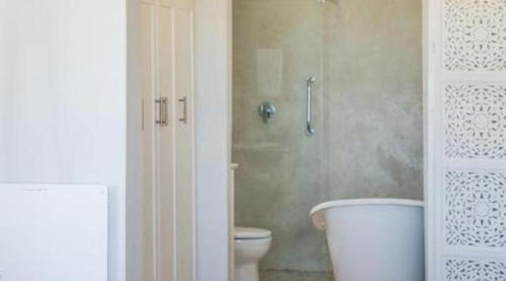 Shores Edge Cottage and Seapearl Ocean Front Villa